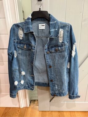 NWOT Ci Sono Light Blue Distressed Denim Jacket